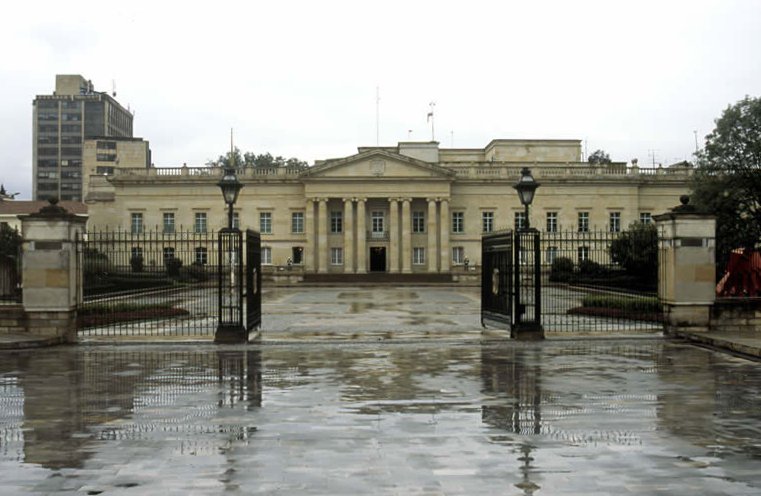 You are currently viewing Colombianos vão às urnas para escolher novo presidente