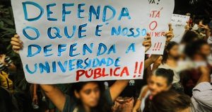 Read more about the article PEC que prevê mensalidades nas universidades públicas será votada