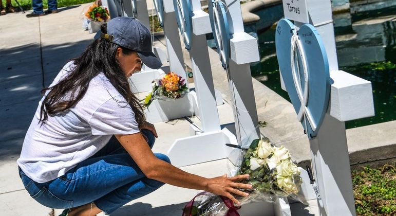 You are currently viewing Meghan Markle visita Uvalde para homenagear vítimas de massacre em escola