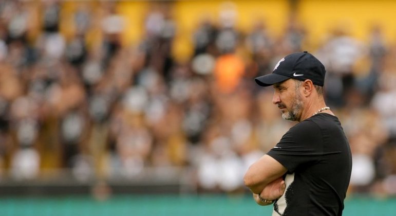 You are currently viewing Vítor Pereira completa três meses de Corinthians ainda se encontrando no futebol brasileiro