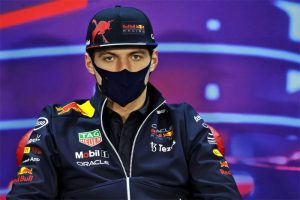 Read more about the article Verstappen não “arriscaria a vida” para tentar a Tríplice Coroa