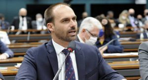 Read more about the article Câmara completa lista para indicar relator de processo contra Eduardo Bolsonaro