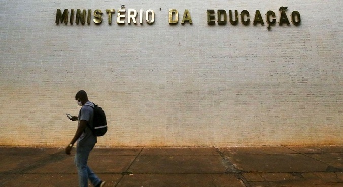 You are currently viewing Lei que altera cálculo do ICMS pode tirar R$ 21 bilhões da educação