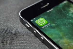 Read more about the article WhatsApp iOS ganha novo código de verificação