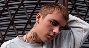 Read more about the article Falso: vacina contra a Covid não causou paralisia facial em Justin Bieber