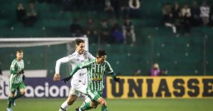 Read more about the article Juventude sai na frente, mas tem jogador expulso e leva virada do Santos