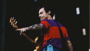 Read more about the article Em menos de um mês Harry Styles alcança 1.5 bilhão de streams com novo álbum