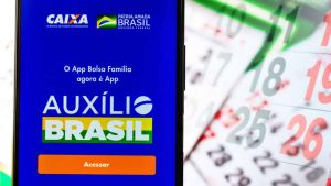 Read more about the article Auxílio Brasil começa a ser pago amanhã. Confira o calendário