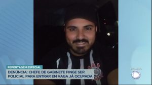 Read more about the article Chefe de gabinete finge ser policial para entrar em vaga de carro ocupada