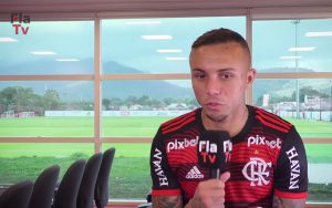 Read more about the article Everton Cebolinha admite responsabilidade ‘triplicada’ no Flamengo