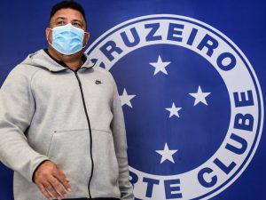 Read more about the article Ronaldo pode mudar o escudo do Cruzeiro quando quiser?