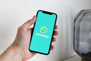 Read more about the article WhatsApp desenvolve reações com qualquer emoji