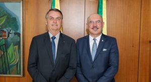 Read more about the article Bolsonaro volta a defender ex-ministro: ‘Boto a mão no fogo pelo Milton’