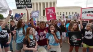 Read more about the article Suprema Corte dos EUA deixa de considerar o aborto como um direito constitucional