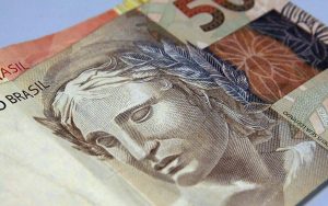 Read more about the article Auxílio Brasil: Beneficiários com NIS final 5 recebem hoje (23/06)