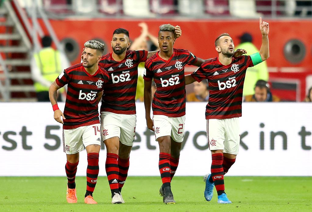 You are currently viewing Das nove maiores contratações da história do futebol brasileiro, seis são do Flamengo; veja lista