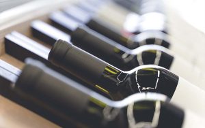 Read more about the article Foram destruídas mais de 10 mil garrafas de vinhos com aditivos proibidos no BR em SC