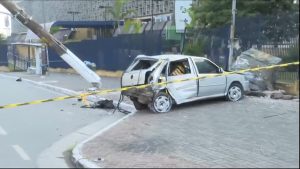 Read more about the article Motorista bate em poste e abandona carro na Zona Leste de SP