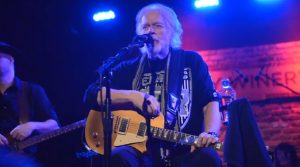 Read more about the article Ícone do Rock canadense, Randy Bachman reencontra guitarra roubada após 46 anos