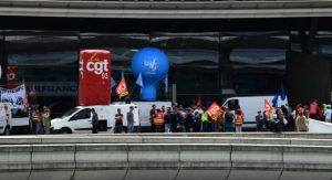 Read more about the article Dezenas de voos são cancelados em aeroportos de Paris e Madri