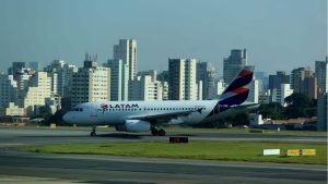 Read more about the article LATAM oferece passagens a partir de R$ 125,00. Confira