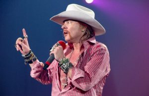 Read more about the article Axl Rose teve crise de ansiedade antes de subir ao palco em show do Guns N’ Roses marcado por problemas