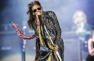 Read more about the article Steven Tyler (Aerosmith) deixa reabilitação e está “maravilhosamente bem”, diz portal