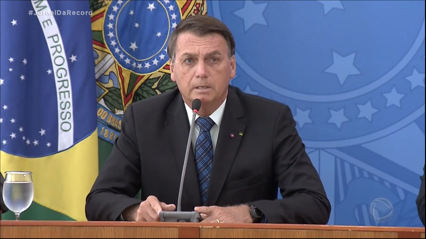 You are currently viewing Jair Bolsonaro aborda ampliação dos benefícios sociais em reunião com equipe de ministros