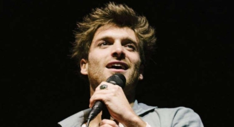 You are currently viewing Paolo Nutini estreia no topo da parada britânica de álbuns com “Last Night in the Bittersweet”