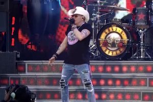 Read more about the article Guns N’ Roses divulga vídeo ao vivo de “Sweet Child O’ Mine” e fãs apontam dificuldades de Axl Rose