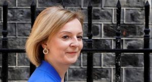 Read more about the article Chefe da diplomacia britânica, Liz Truss anuncia sua candidatura para suceder a Johnson