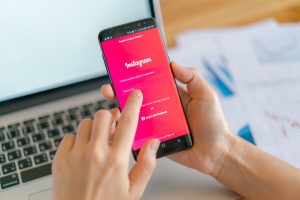 Read more about the article Novidade para os donos de iPhone: tudo a respeito de seu Instagram sendo resolvido em um único lugar