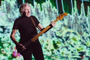 Read more about the article Roger Waters traz mensagens fortes sobre violência policial, aborto e transfobia em nova turnê