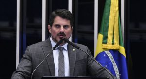 Read more about the article Senador altera LDO e tira obrigatoriedade para aplicação de emendas de relator