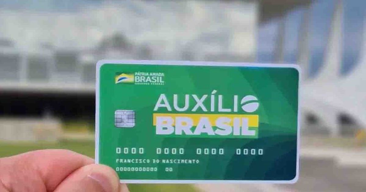 You are currently viewing Governo decide entregar cartão do Auxílio Brasil a todos os beneficiários