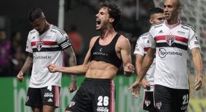 Read more about the article Igor Gomes celebra classificação: ‘o futebol coroou a gente’