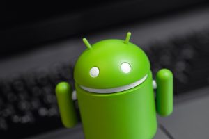 Read more about the article Android 13 ganha último beta e lançamento acontece “em semanas”