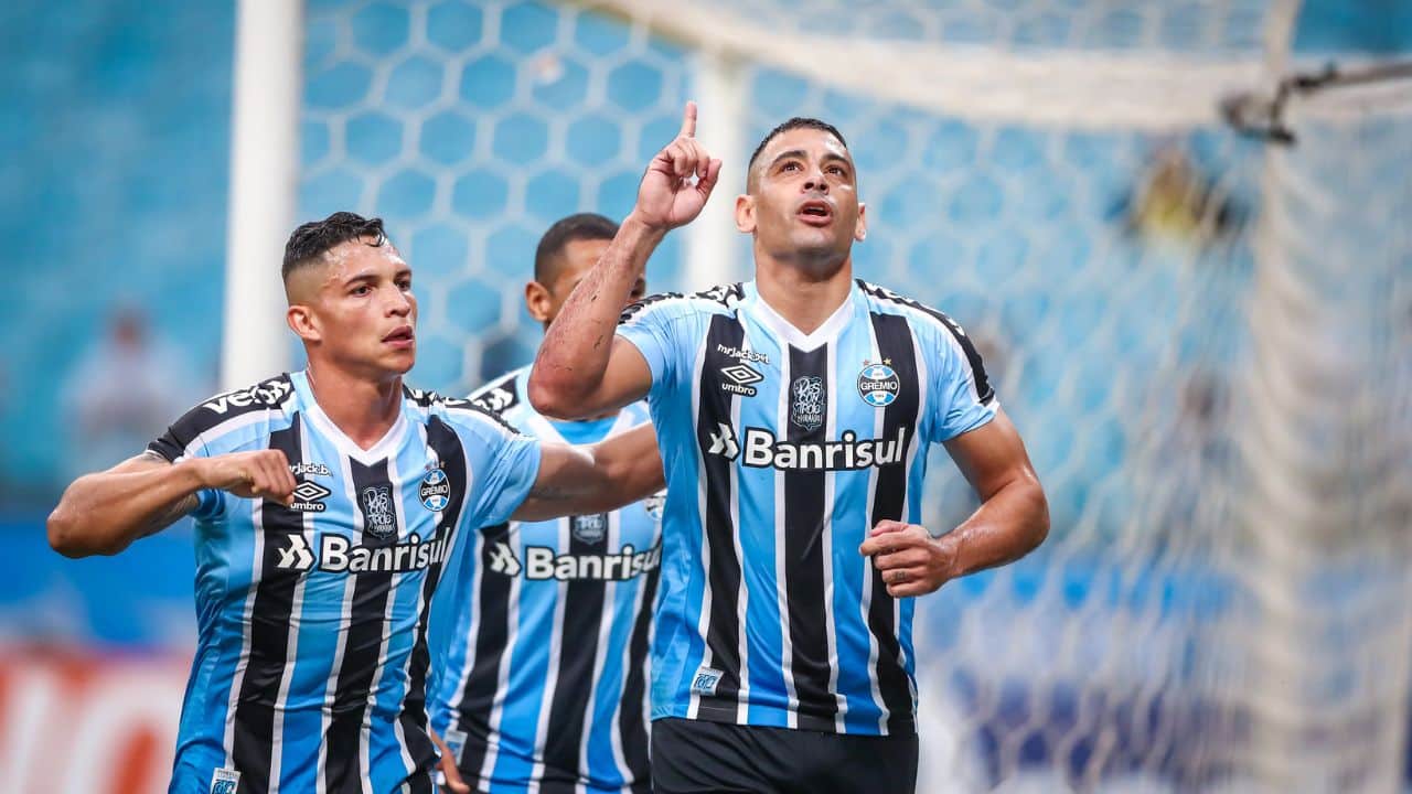 You are currently viewing Grêmio vence e se isola no quarto lugar da Série B