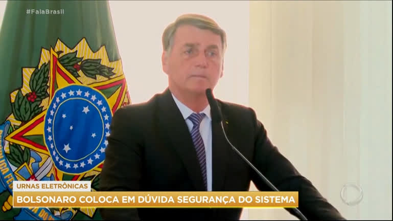 You are currently viewing Bolsonaro usa reunião com embaixadores para criticar urnas eletrônicas