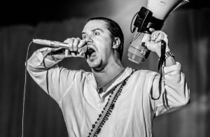 Read more about the article Mike Patton abre o jogo sobre saúde mental e diz que estava “com medo de pessoas”