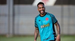 Read more about the article Médico do Vasco elogia forma de Alex Teixeira, mas prega cautela quanto à estreia contra a Chapecoense