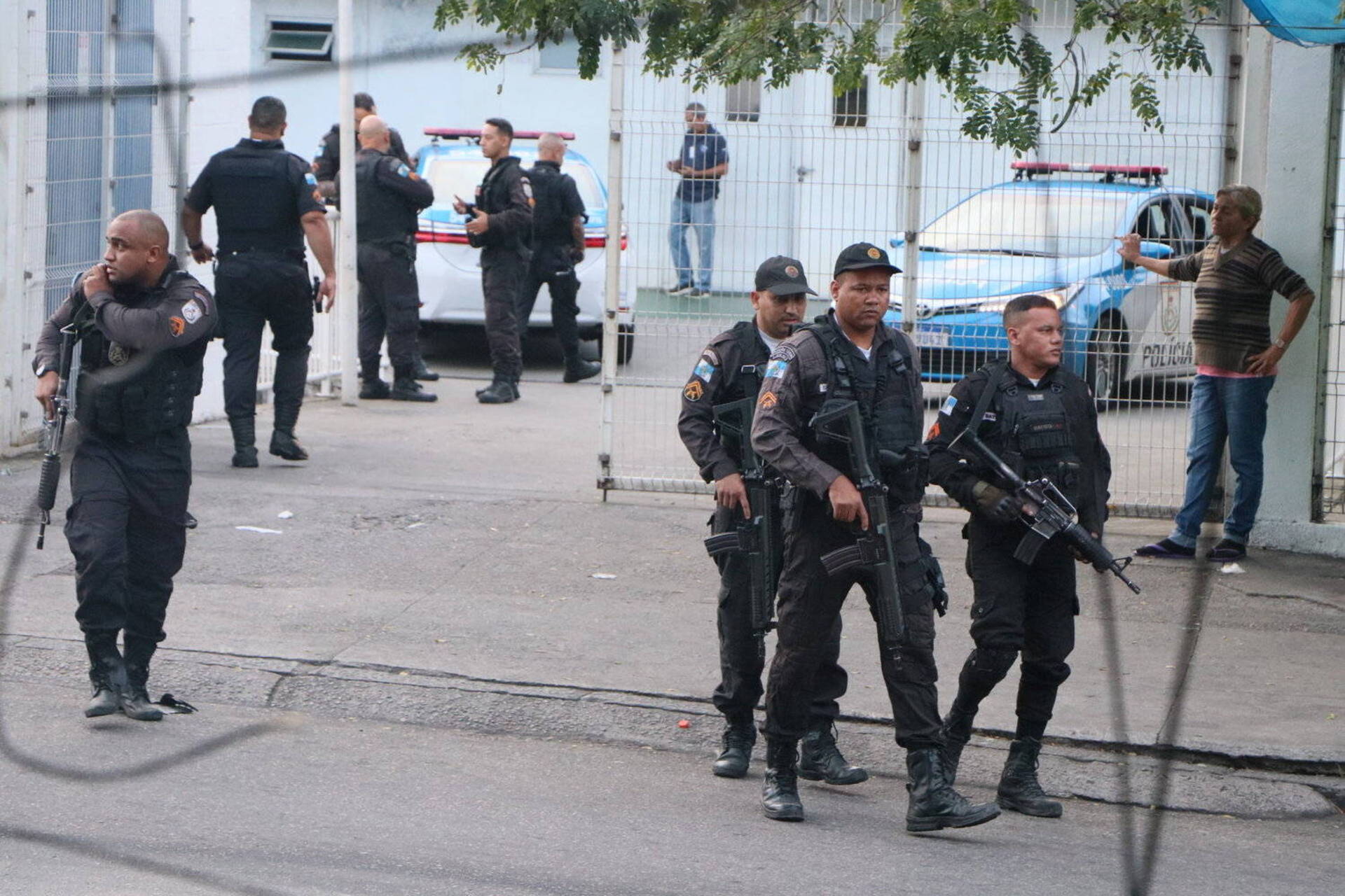 You are currently viewing Operação no Complexo do Alemão e reunião de Bolsonaro com embaixadores marcam a semana