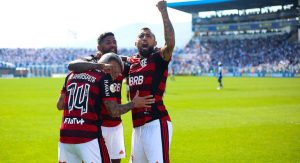 Read more about the article Vidal estreia com roubada de bola decisiva e agrada flamenguistas