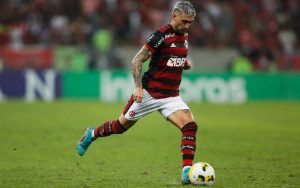 Read more about the article Arrascaeta se isola como estrangeiro com mais assistências no Brasileirão