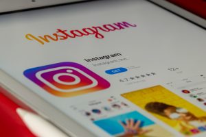 Read more about the article Como sua empresa pode vender mais criando um perfil comercial no Instagram: passo a passo rápido e completo!