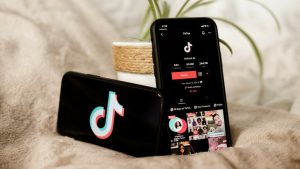 Read more about the article Com dificuldade para assistir vídeos estrangeiros? O TikTok lança função para ampliar seus horizontes