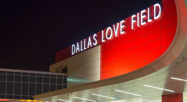 You are currently viewing Mulher é presa após atirar para cima em aeroporto de Dallas