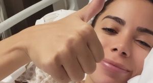 Read more about the article Anitta segue internada após cirurgia para tratar endometriose