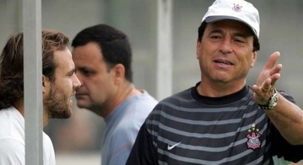 You are currently viewing Ex-técnico do Corinthians sofre de parkinson e alzheimer: ‘Não é mais o Passarella que conhecíamos’