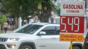 Read more about the article Gasolina fica R$ 0,15 mais barata nas refinarias a partir desta sexta-feira